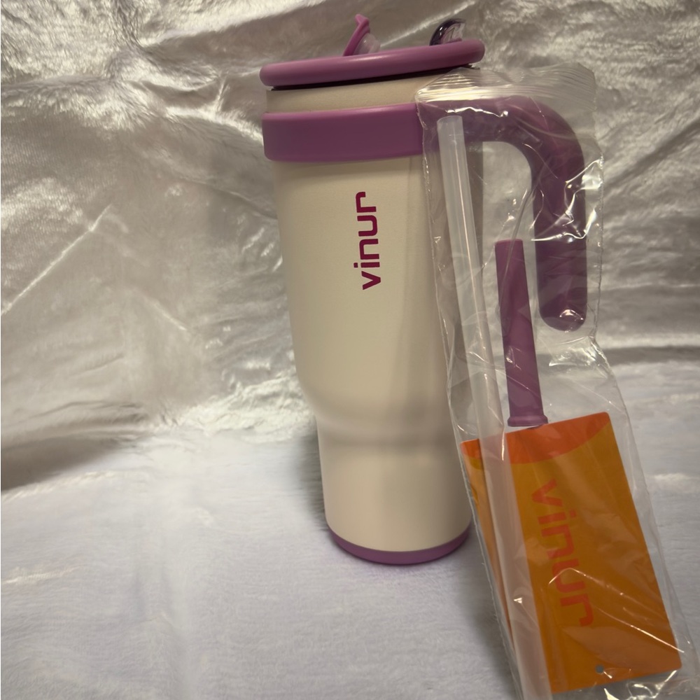 Vinur White and Purple Tumbler with Straw